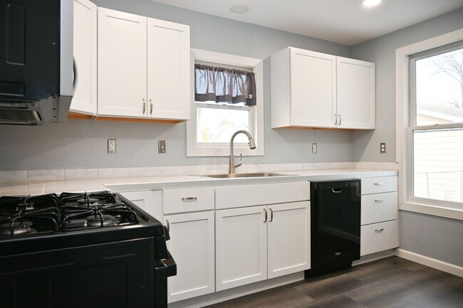Foto del edificio - Gorgeous 3 Bed 1 Bath Home! Updated Applia...