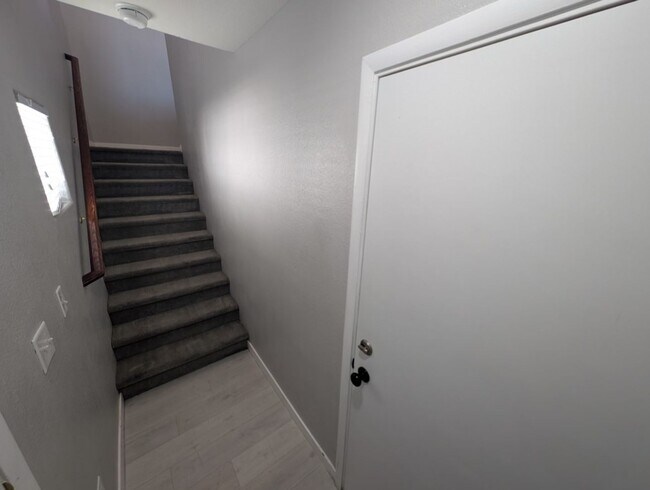 Foto del edificio - 9120 Alpine Grove Ave