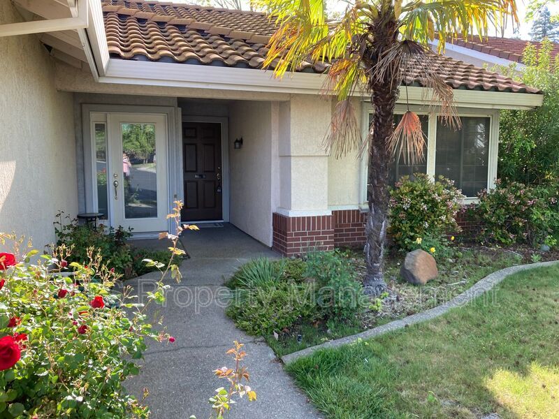 Primary Photo - 1440 Lorimer Way