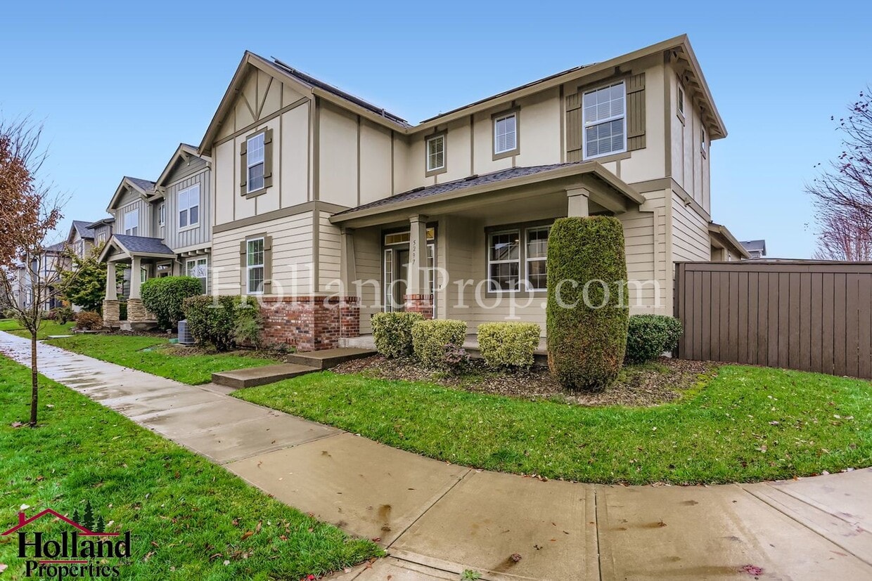 Primary Photo - ?? Bright & Modern 3 Bedroom Home with Solar Energy Benefits!