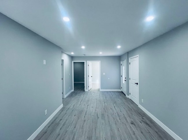 Building Photo - 2437 Cochran Ave