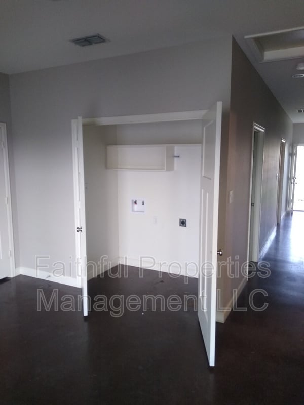 Building Photo - 14209 County Rd 452