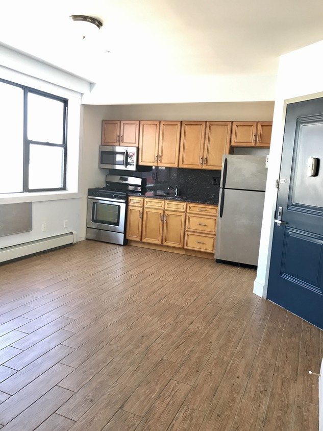 Primary Photo - 1223 Broadway