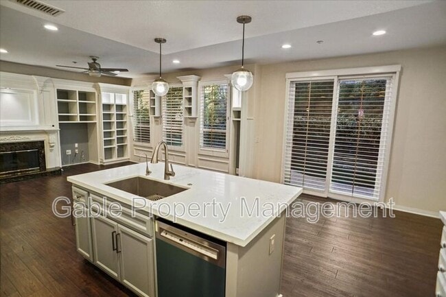 Foto del edificio - 27023 Fairway Ln