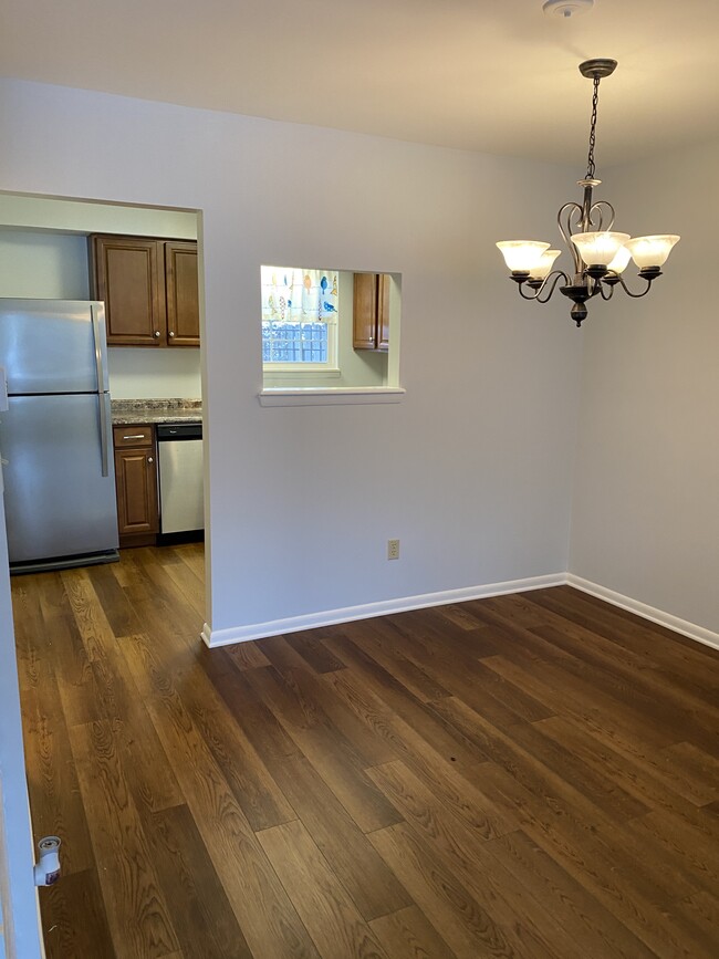 Dining area - 625 Northview Ave