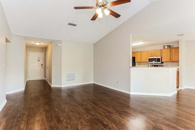 Building Photo - 8047 Bridgecreek Dr W