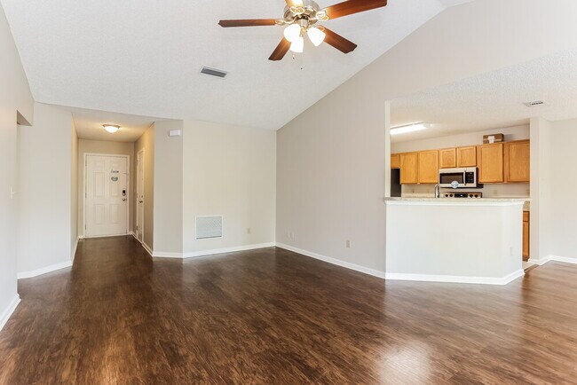 Foto del edificio - 8047 Bridgecreek Dr W