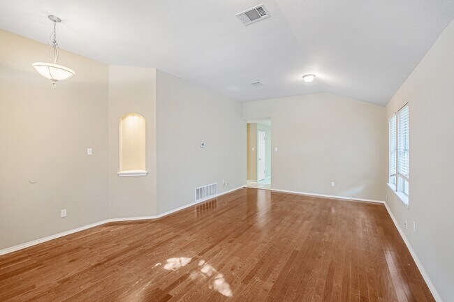 Foto del edificio - 3 Bedroom, 2 Bath Home in North Austin
