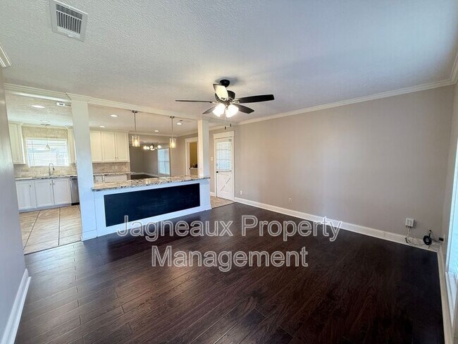 Building Photo - 2528 St Joseph St