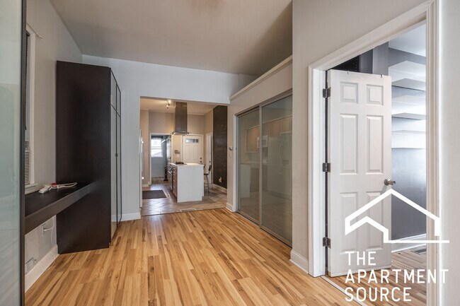 Foto del edificio - 2554 W Cortland St