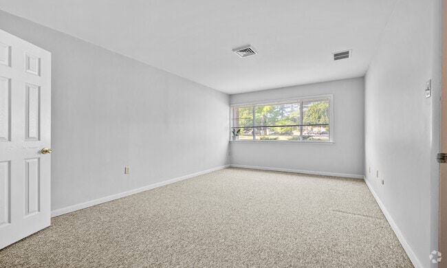 2BR, 2BA 1000SF - The Yorklyn Apartments and Townhomes