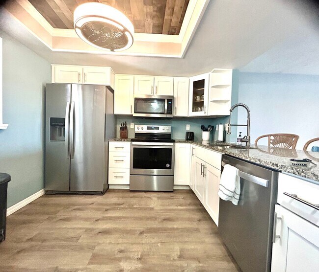 Foto del edificio - 2/2 Beautifully Remodeled, Furnished, With...