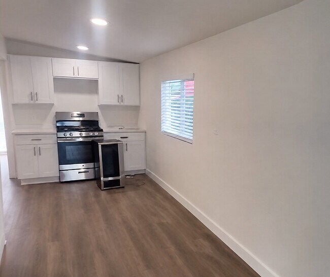 Foto del edificio - 11151 Duncan Ave