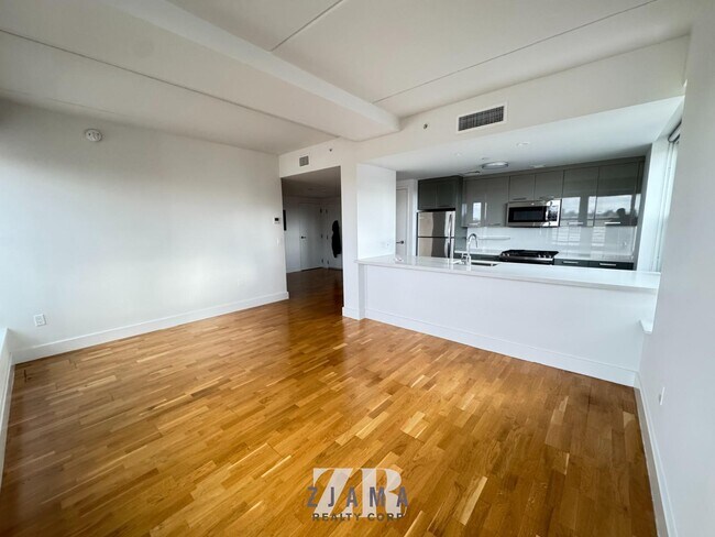 Foto del edificio - 310 Clarkson Ave