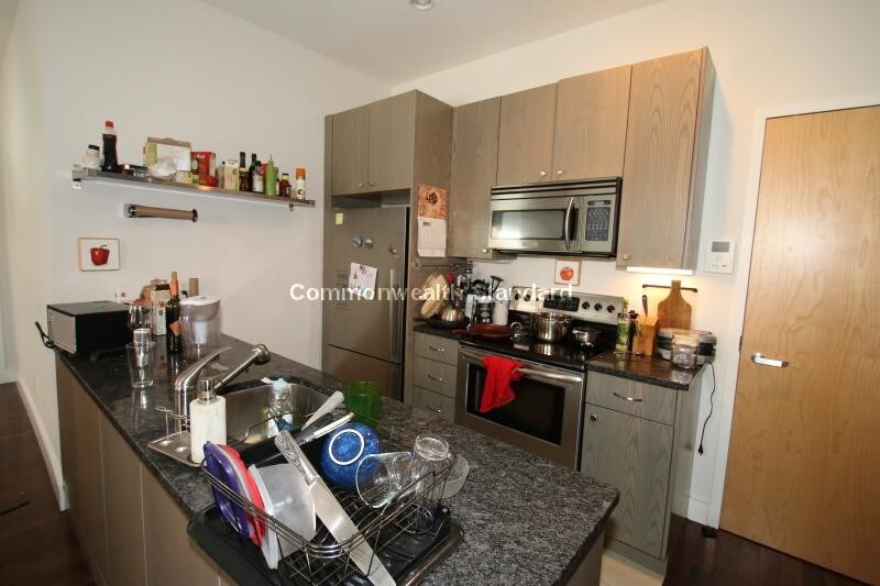 Primary Photo - 460 Harrison Ave