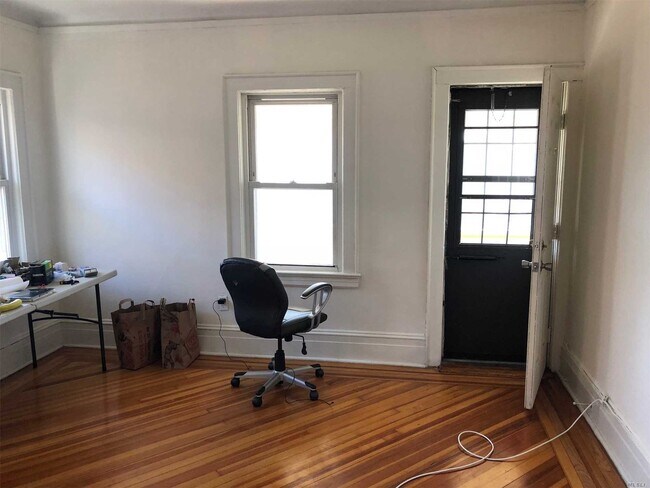 Foto del edificio - 264 Laurelton Blvd