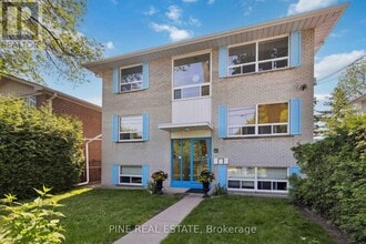 Building Photo - 19 Queen St W