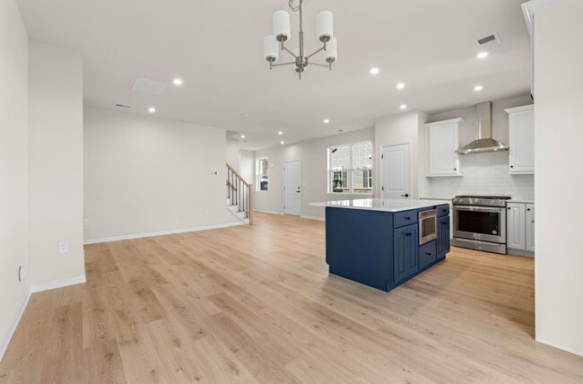 Building Photo - 27 Coburgh Dr