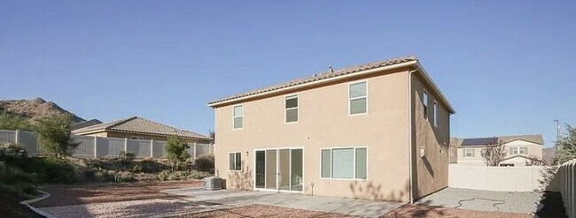 Building Photo - A Stunning 5 Bed / 3 Bath Smart Home In Ea...
