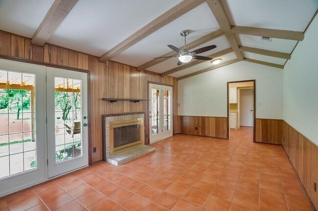 Building Photo - 506 E Palm Valley Blvd