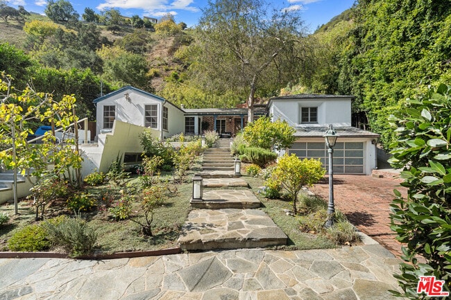 Building Photo - 1853 Nichols Canyon Rd