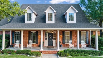 Building Photo - 5 Meadowbrook Cir
