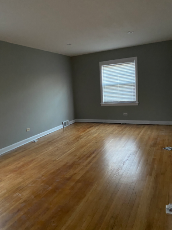 Building Photo - 4401 W Wrightwood Ave