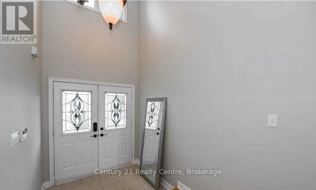 Building Photo - 17 Fallstar Crescent