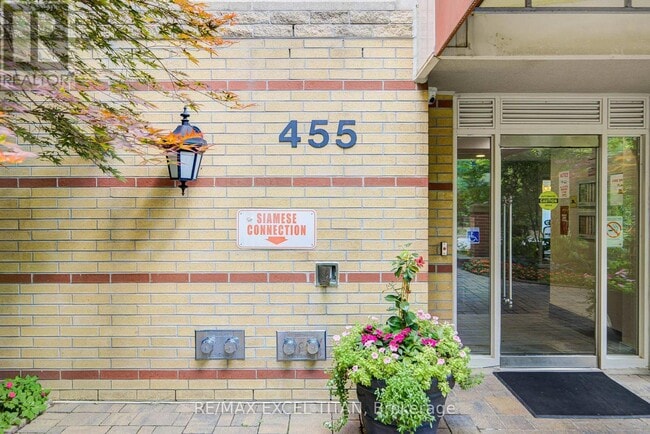 Photo du bâtiment - 455-455 Rosewell Ave