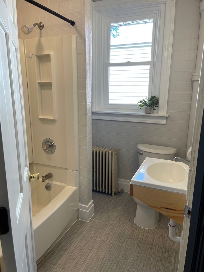 Bathroom - 305 N 5th Ave