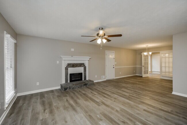 Foto del edificio - 9245 Tara Dr SW