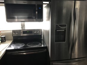 Building Photo - 2421 Ala Wai Blvd