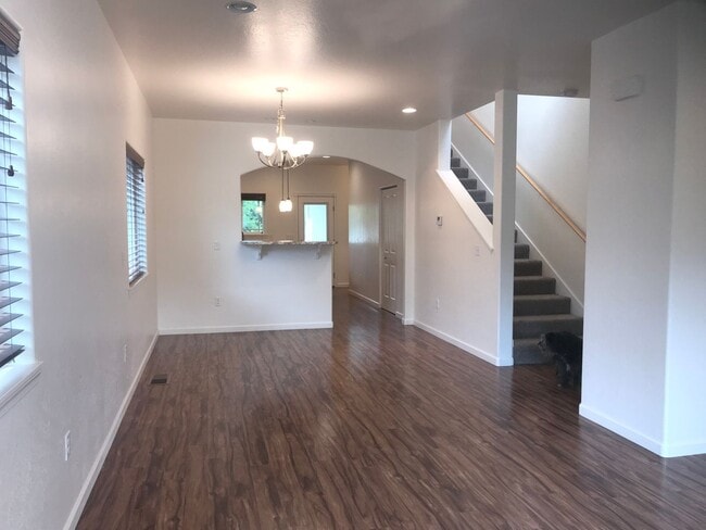 Building Photo - Three bed, two bath Ashland home for rent | Available June