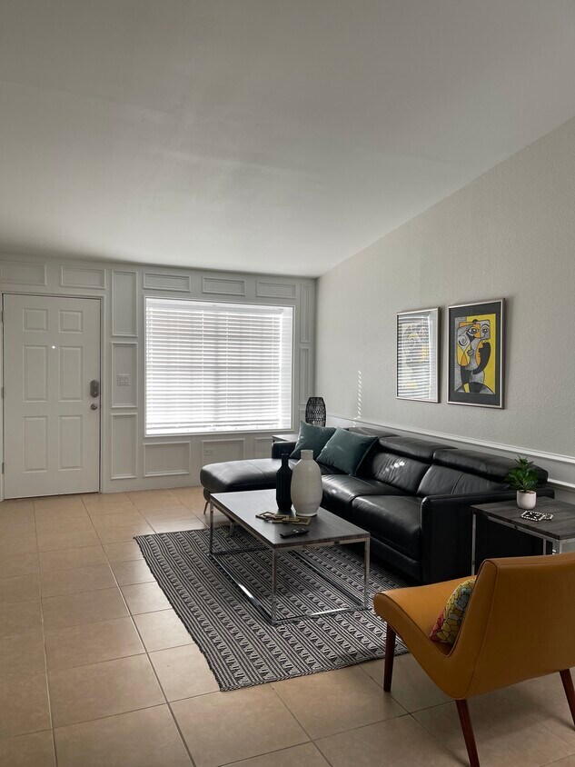 Living Room - 2100 W San Marcelo Blvd