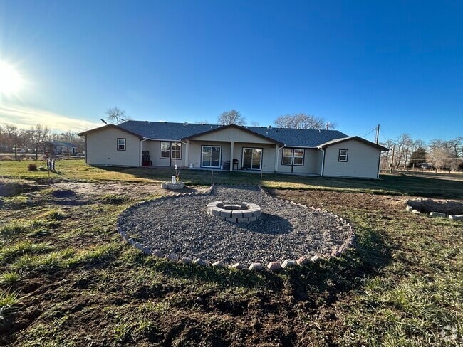Building Photo - 4220 N 1410 E
