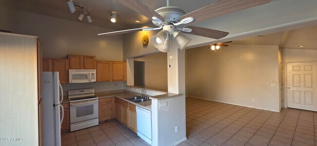 Building Photo - 9079 N 115th Dr