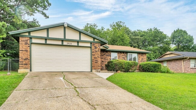 Building Photo - Beautifully Redone 3 Bedroom House! Availa...