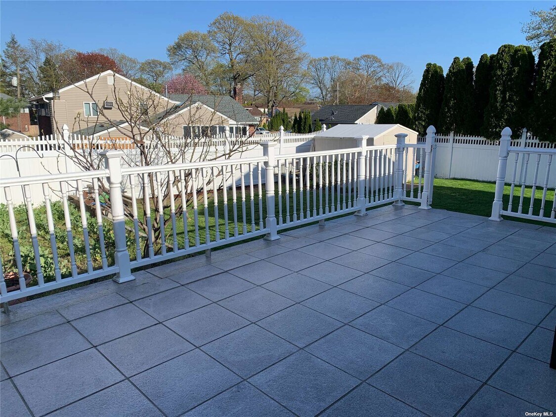 24 Kirkwood Dr, Glen Cove, NY 11542 House Rental in Glen Cove, NY