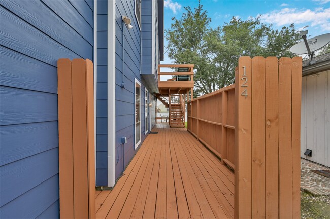 Foto del edificio - 124 April Point Dr N