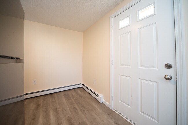Building Photo - 137 Midland