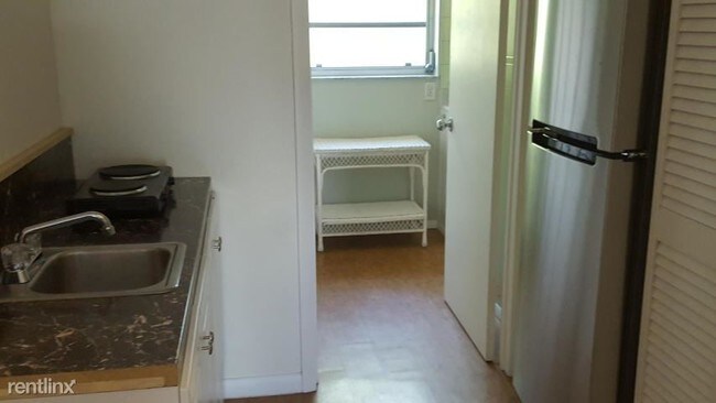 Building Photo - 1 br, 1 bath  - 1495 NE 4th Ct # B