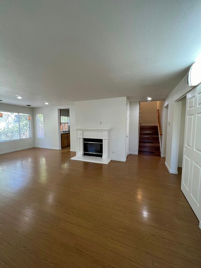Building Photo - 388 Meadowhaven Way