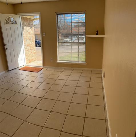 Building Photo - 5804 Willow View Dr
