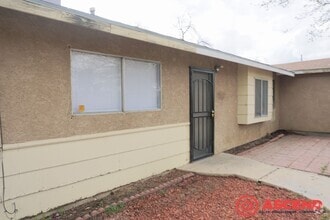 Building Photo - 312 Oswell St