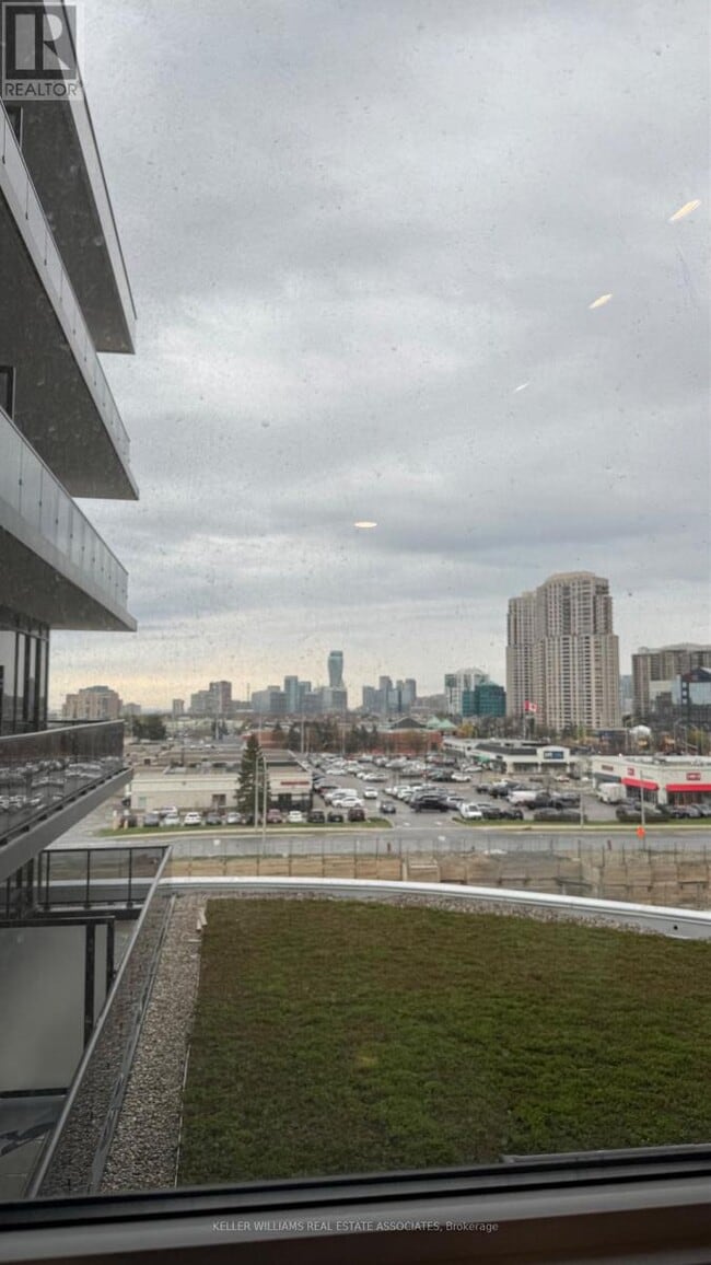 Photo du bâtiment - 5105-5105 Hurontario St