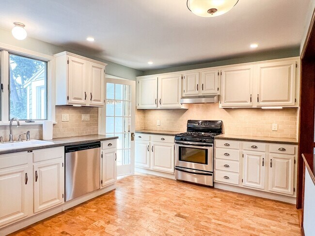 Building Photo - 151 Century Street Ext