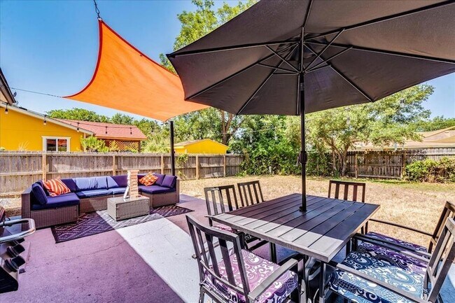 Foto del edificio - 7500 Bloomfield Dr