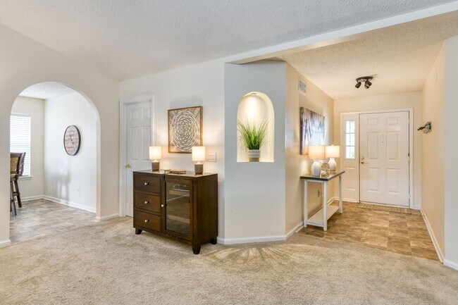 Foto del edificio - Peaceful Pond-Front Retreat | Family-Friendly 3BR Furnished Home