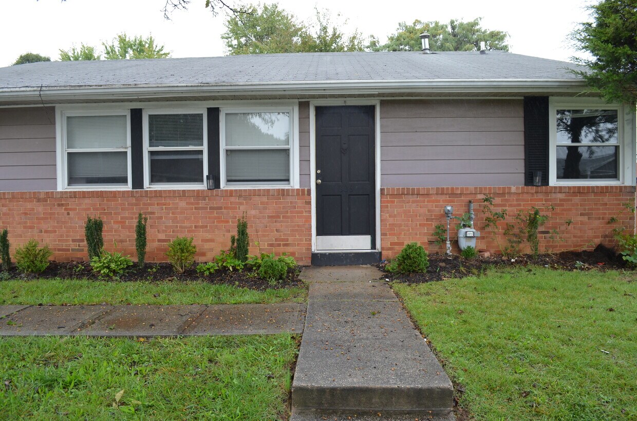 Primary Photo - 806 Barkwood Rd