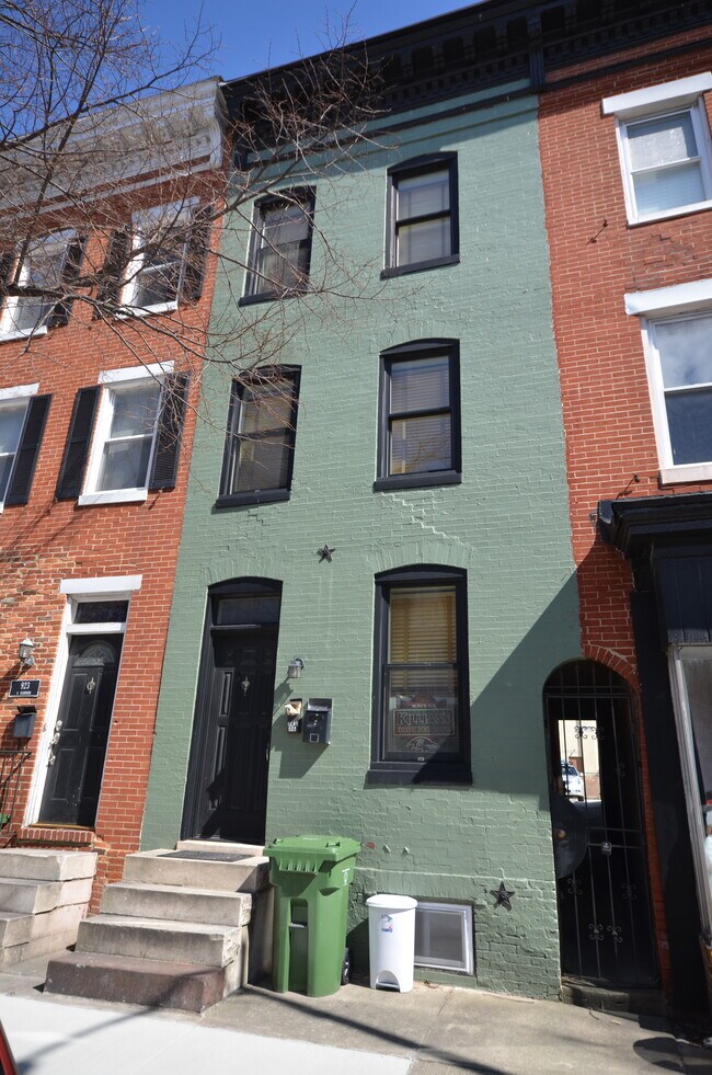 Building Photo - 925 S Hanover St